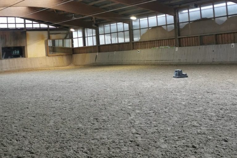 Reithalle der Reitanlage Ried